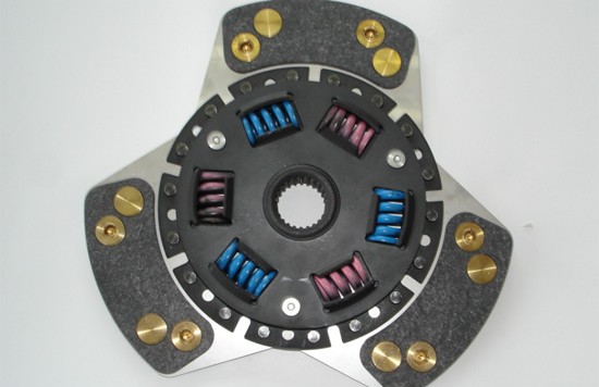 blade clutch 550x356 New Carbon Clutch for VW
